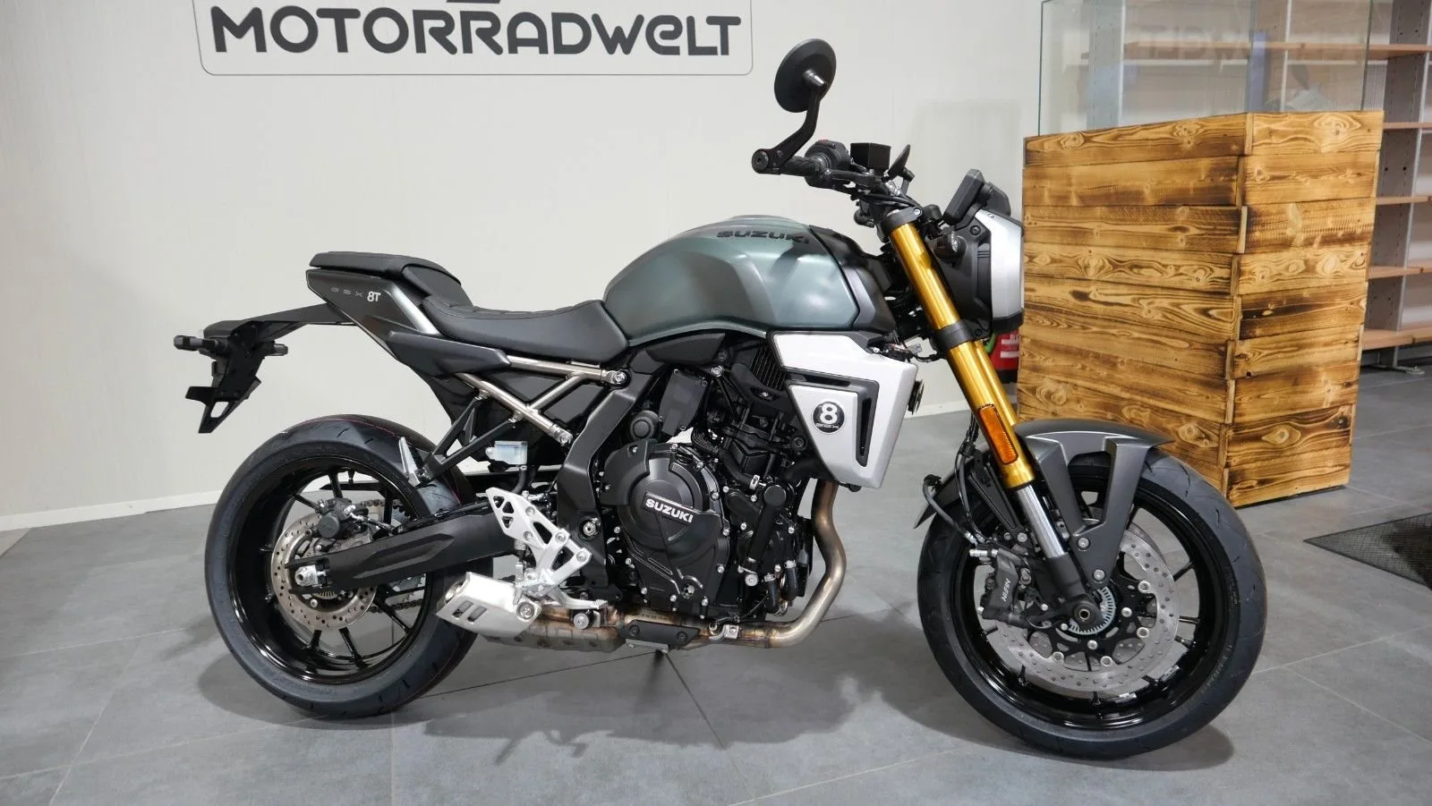 Suzuki GSX-8T