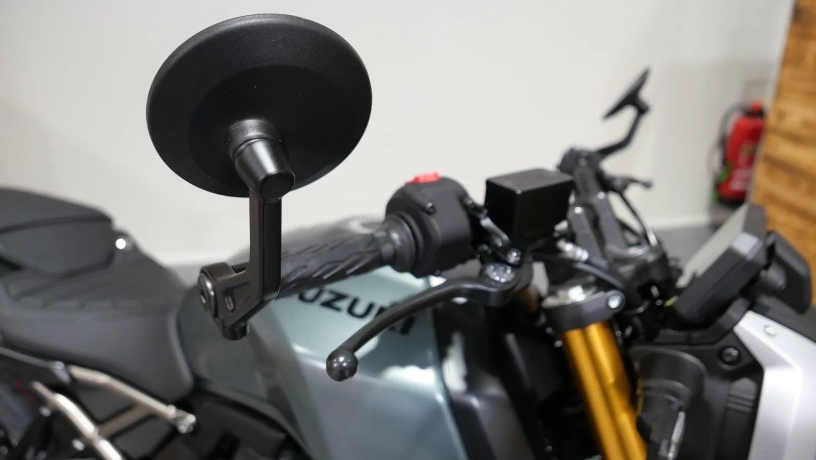 Suzuki GSX-8T