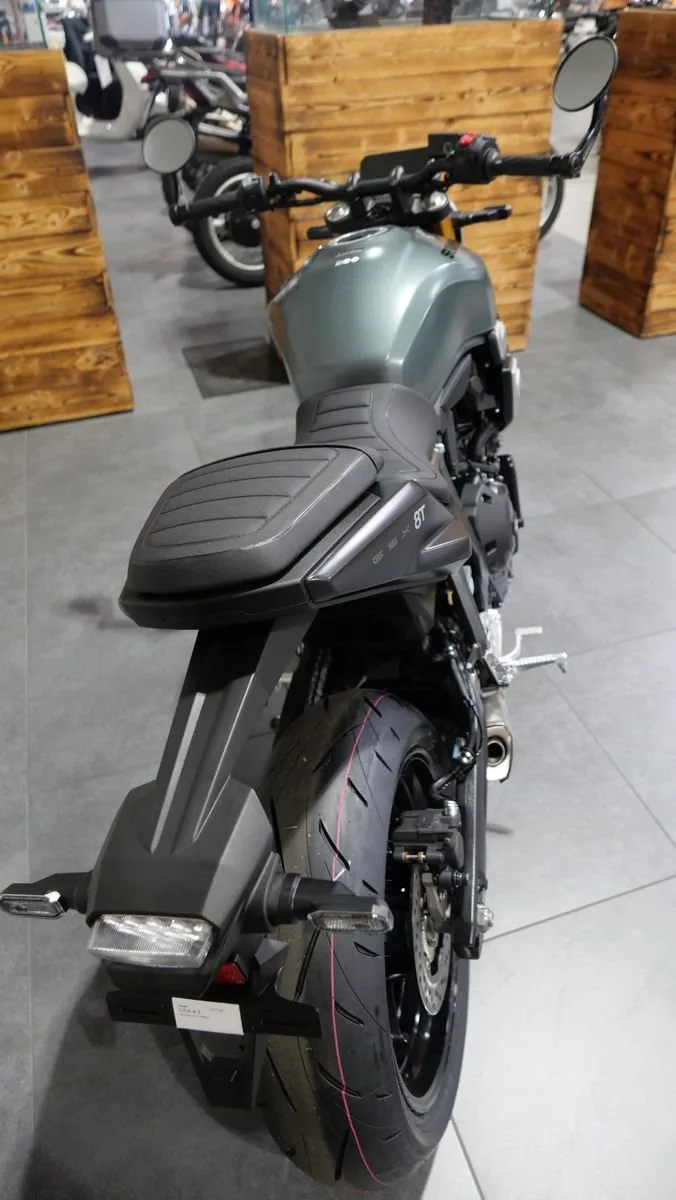 Suzuki GSX-8T