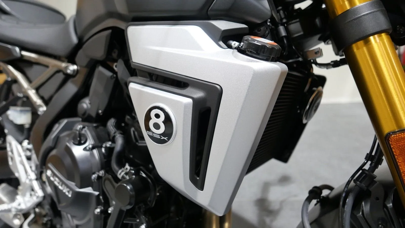 Suzuki GSX-8T