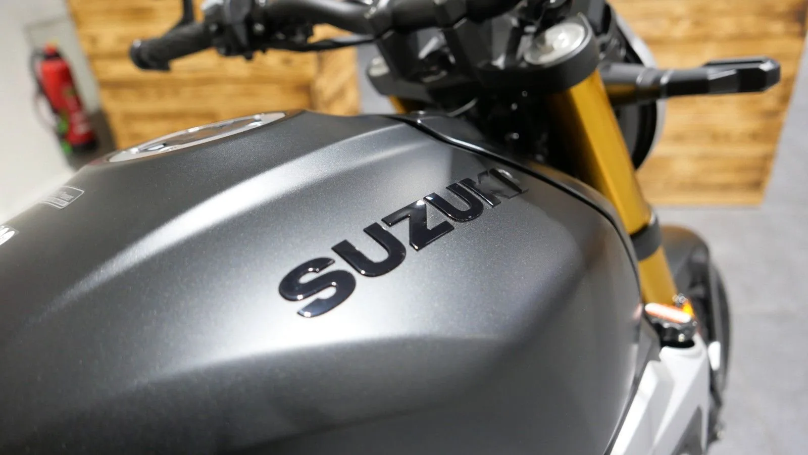 Suzuki GSX-8T