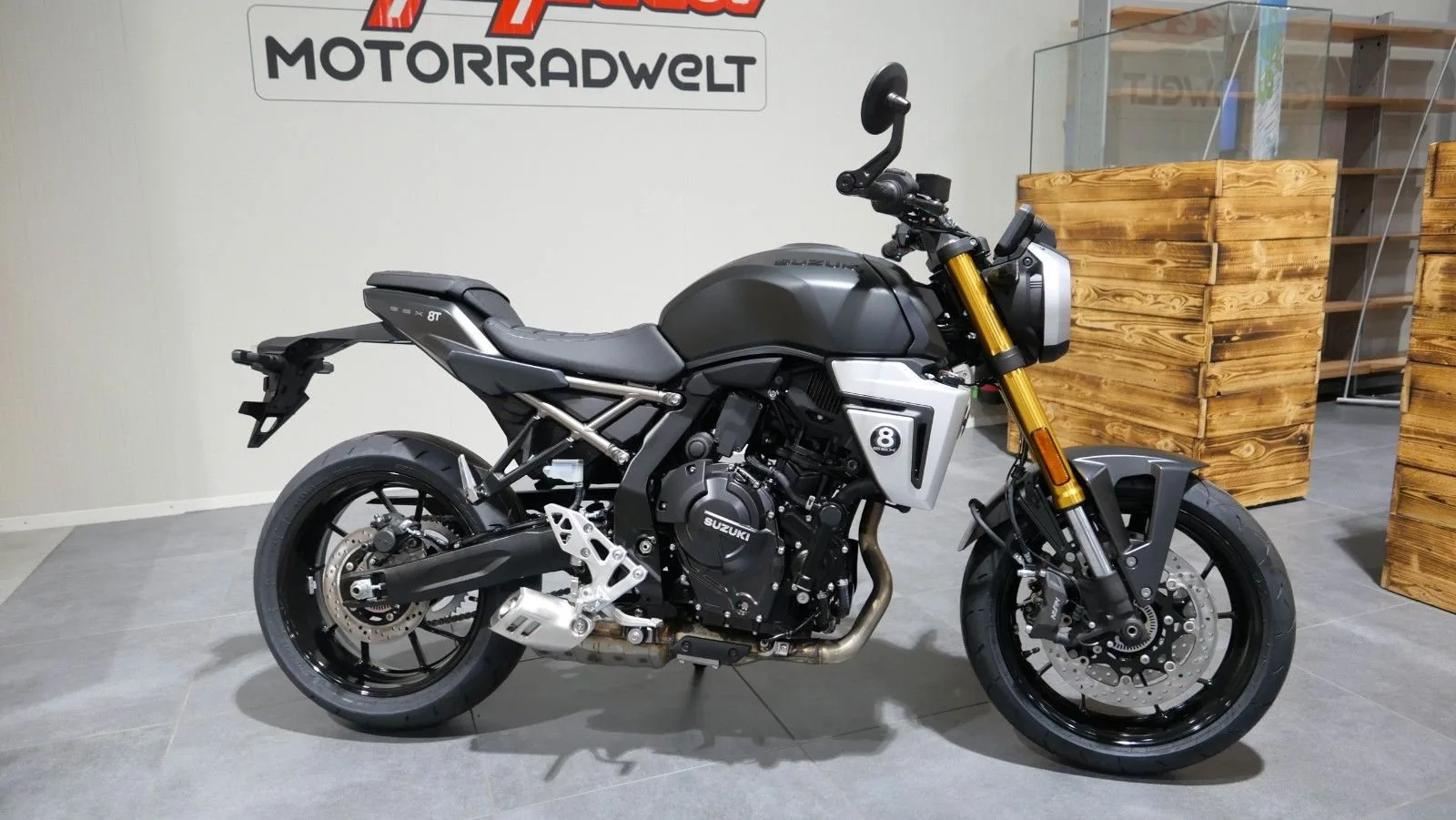 Suzuki GSX-8T