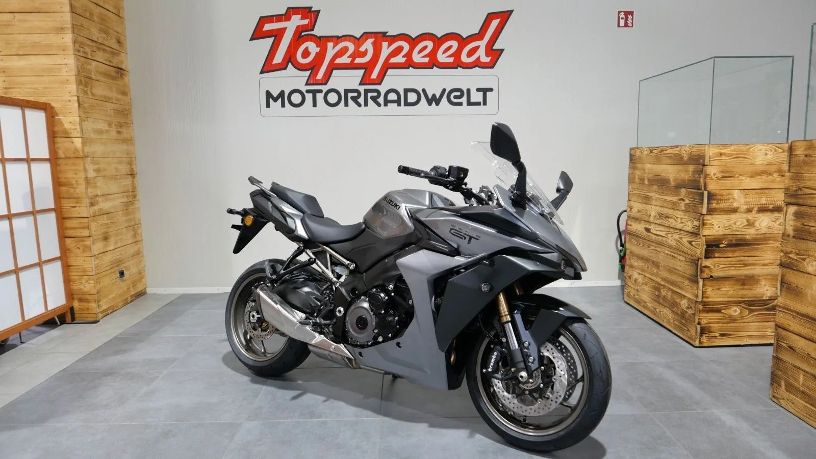 Suzuki GSX-S1000GT Travel Edition