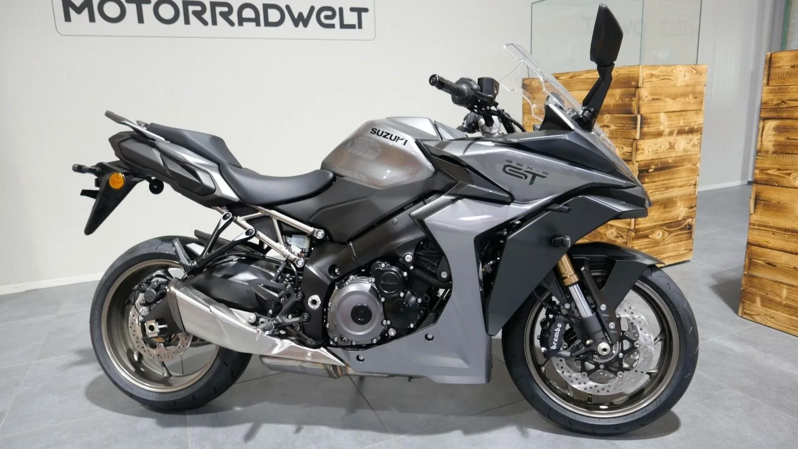 Suzuki GSX-S1000GT Travel Edition