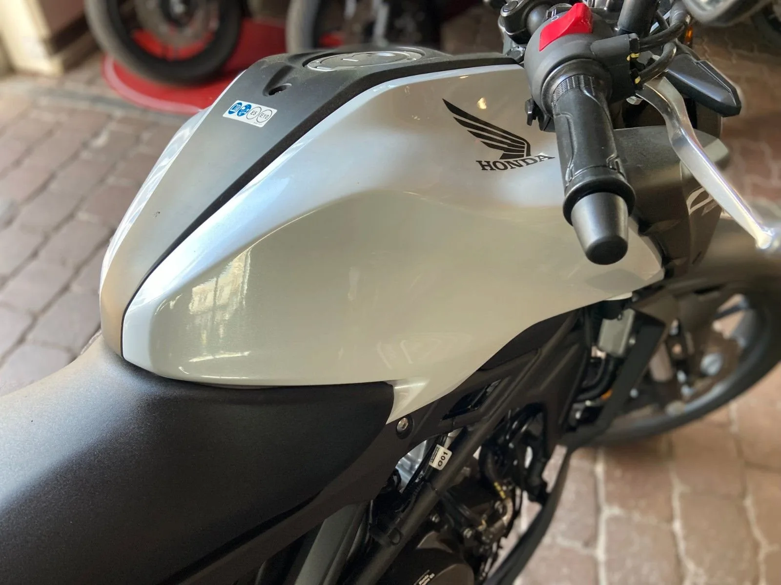 Honda CB125R