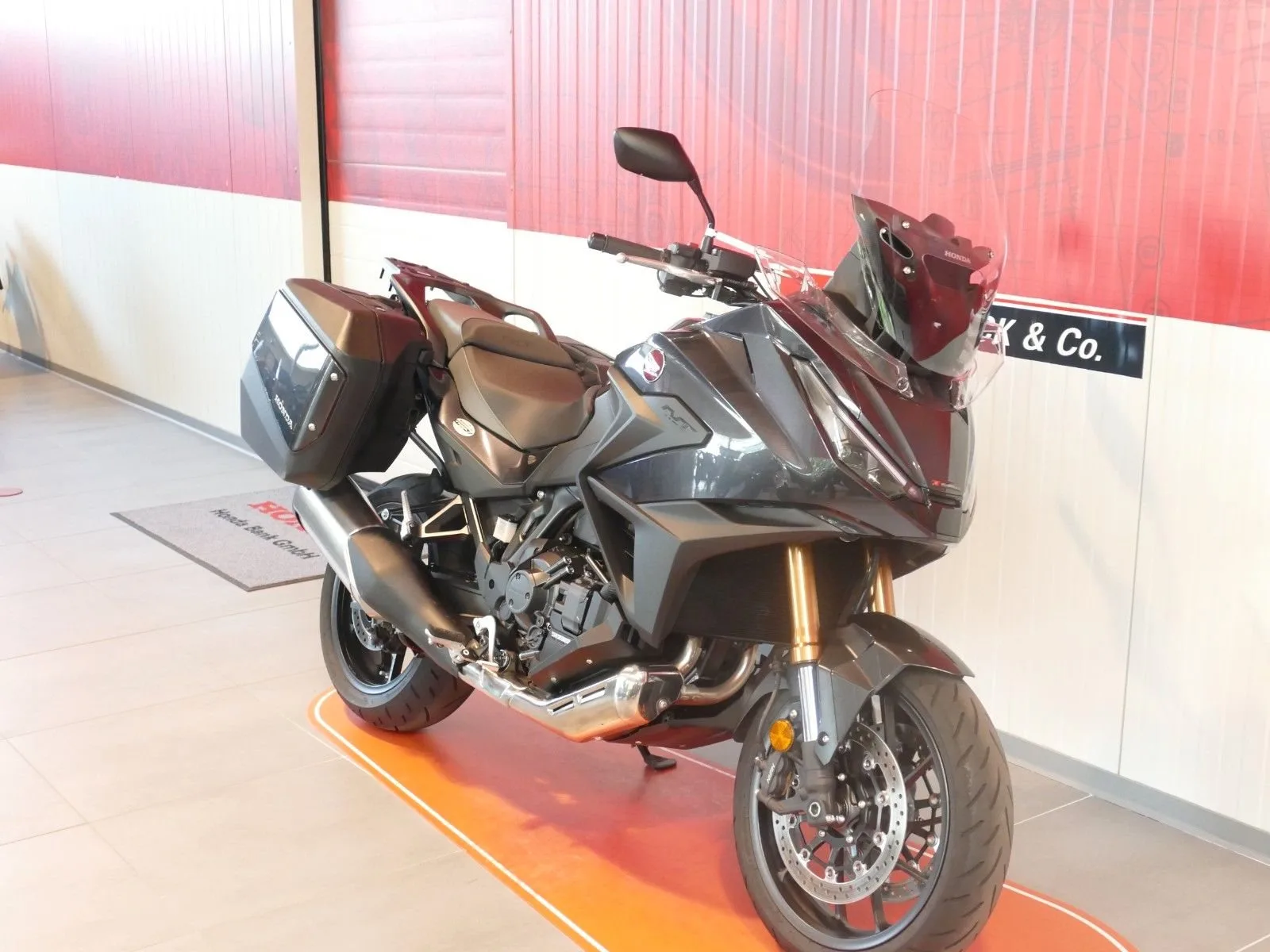 Honda NT1100 DCT Electronic Suspension