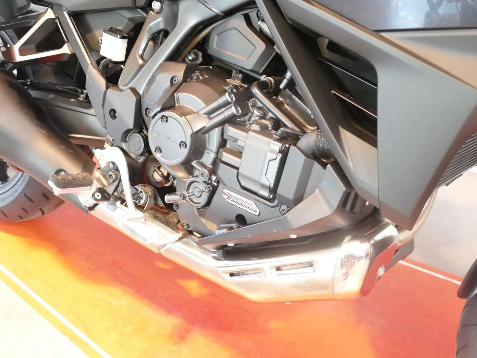 Honda NT1100 DCT Electronic Suspension