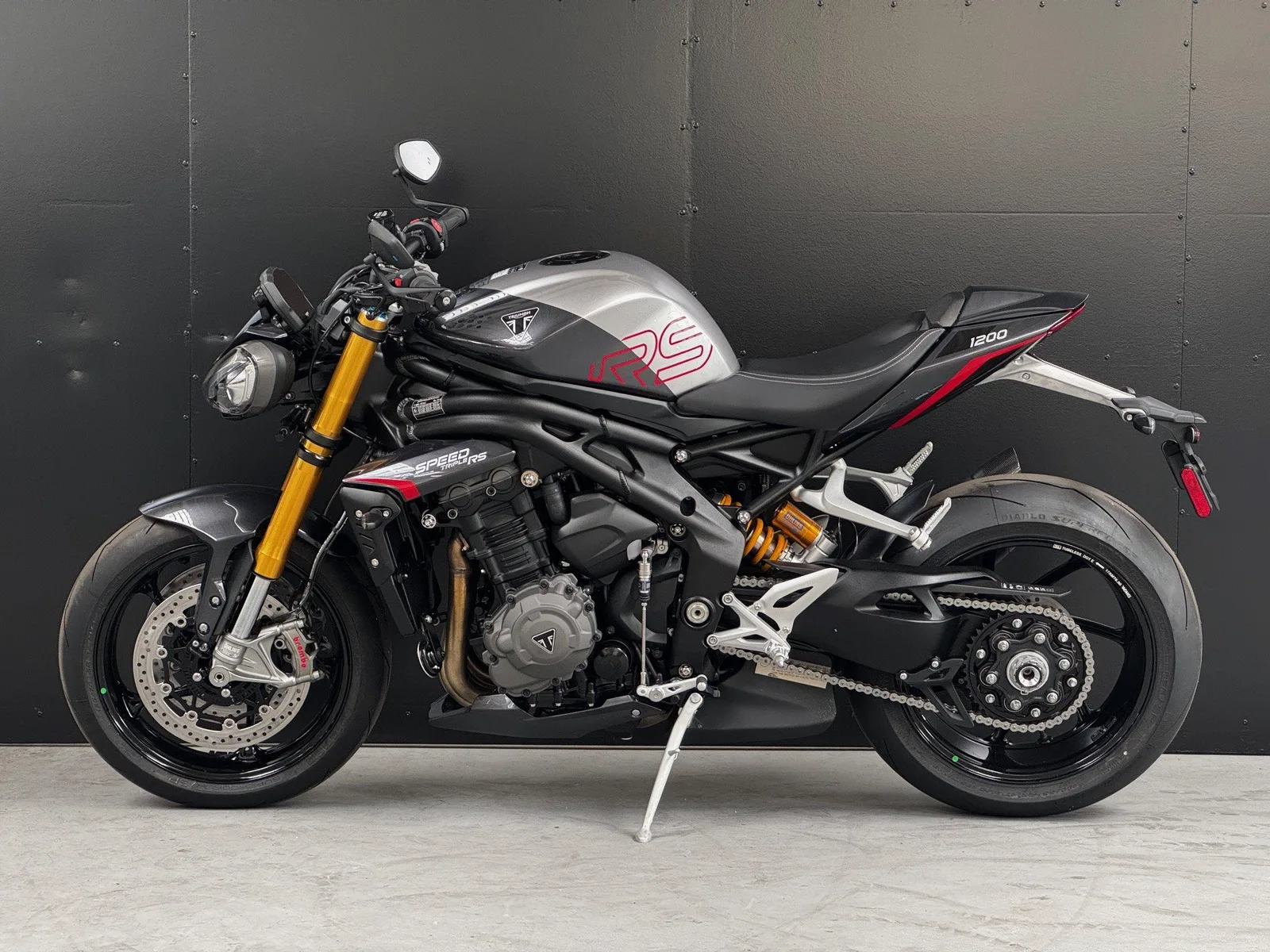 Triumph Speed Triple 1200 RS Granite / Diablo Red
