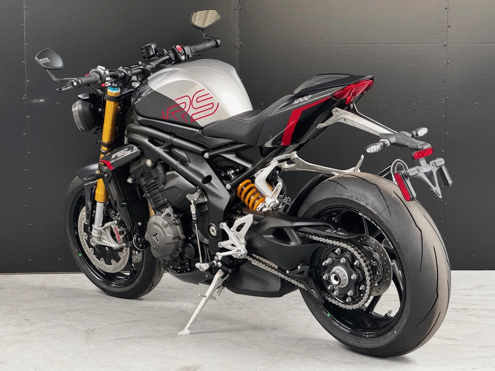Triumph Speed Triple 1200 RS Granite / Diablo Red
