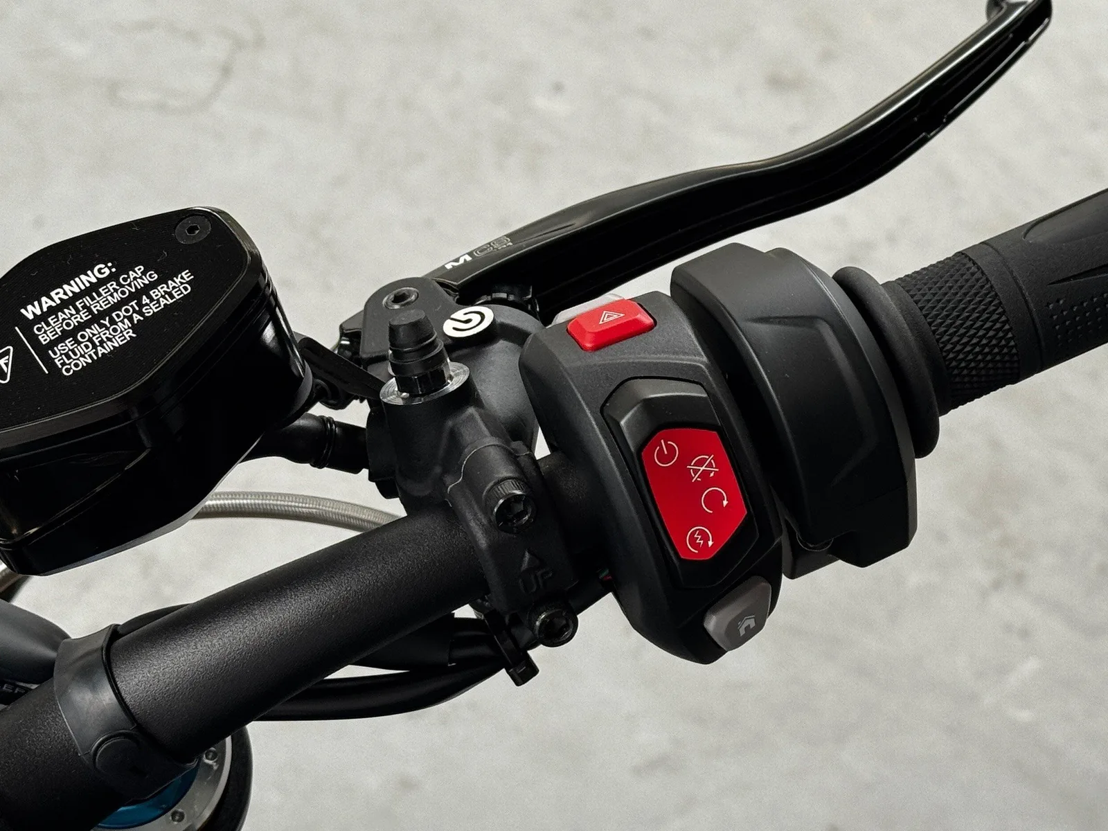 Triumph Speed Triple 1200 RS Granite / Diablo Red