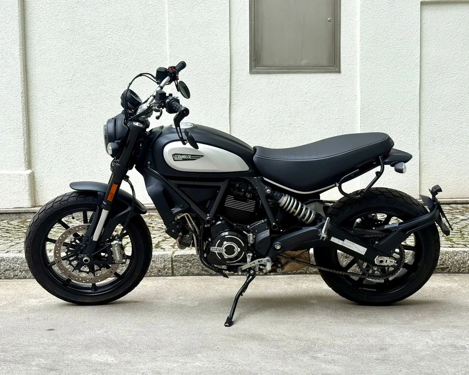 Ducati Scrambler Icon Dark
