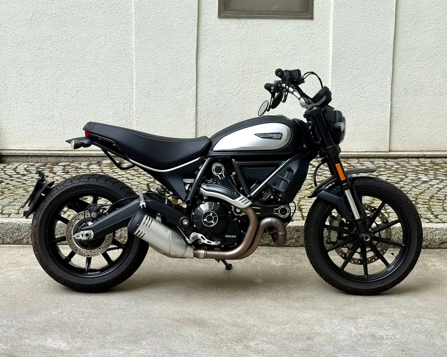 Ducati Scrambler Icon Dark