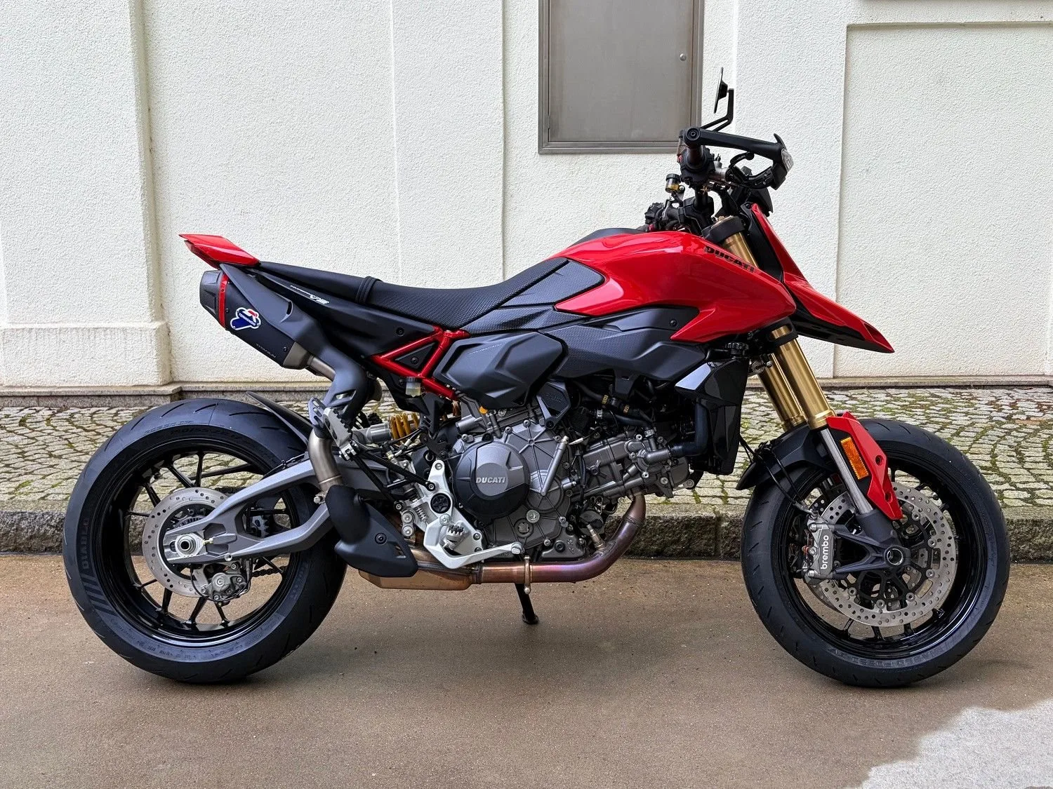 Ducati Hypermotard V2