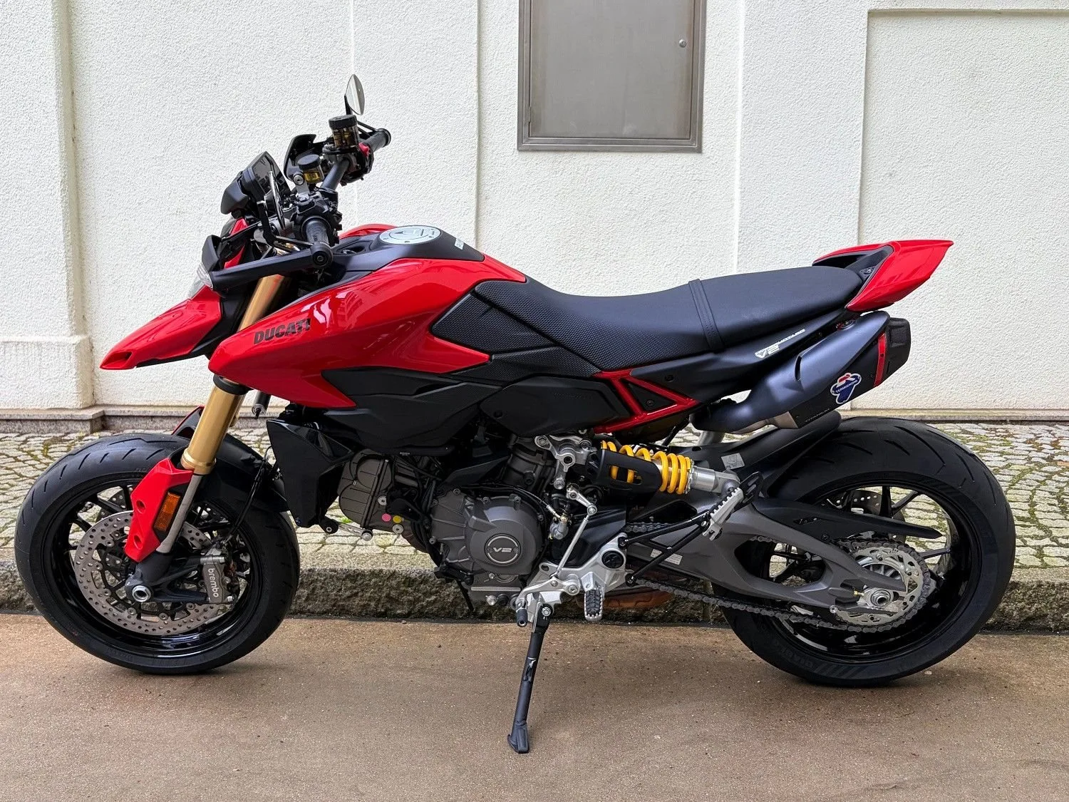 Ducati Hypermotard V2