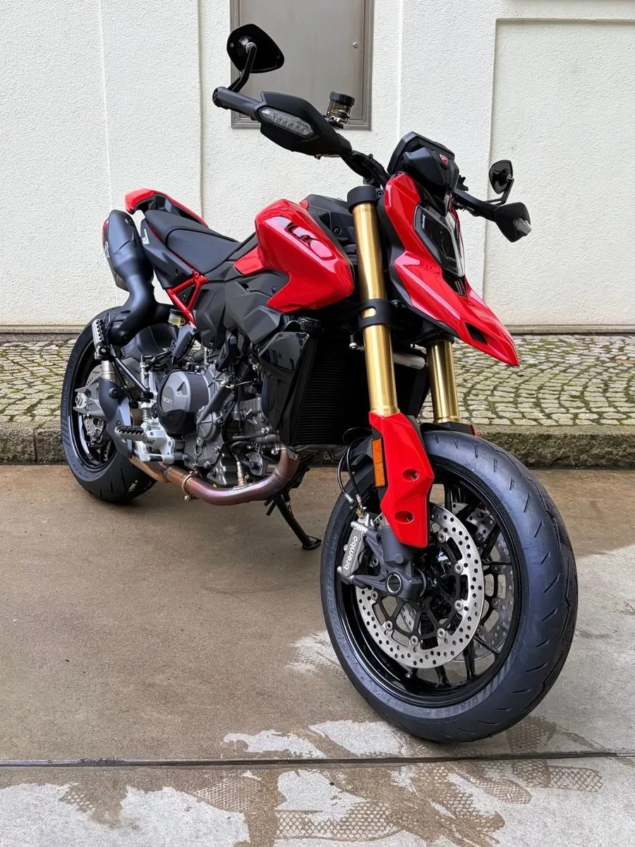 Ducati Hypermotard V2