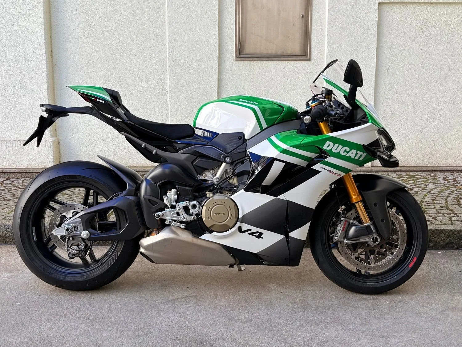 Ducati Panigale V4 Tricolore