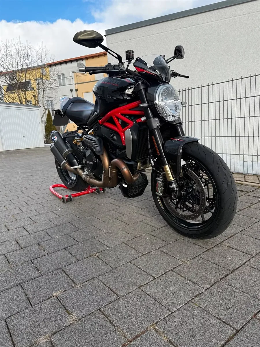 Ducati Monster 1200 R