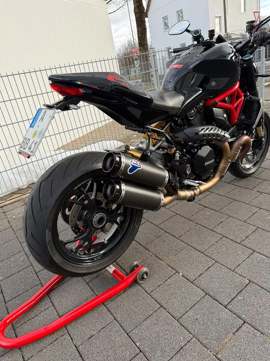 Ducati Monster 1200 R