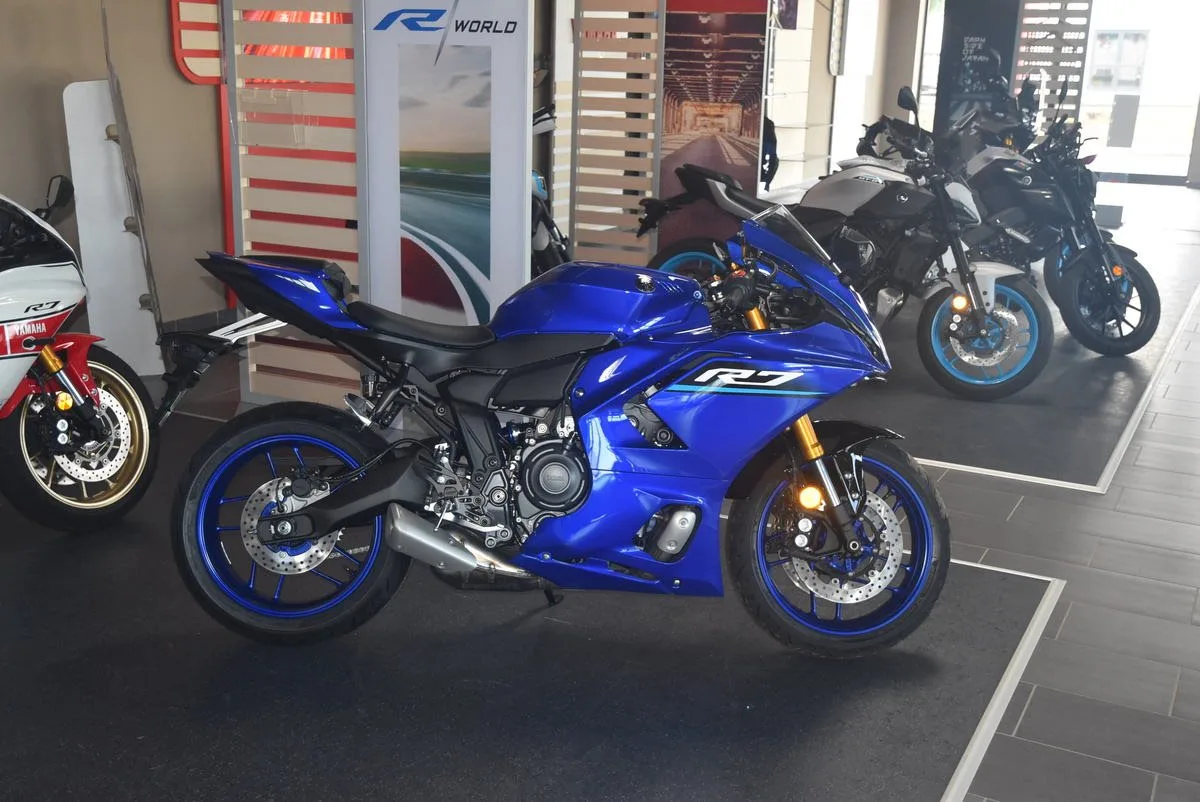 Yamaha R7