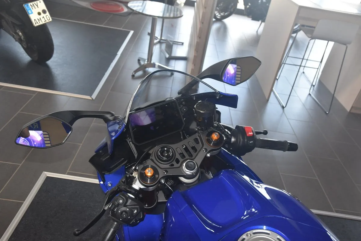 Yamaha R7