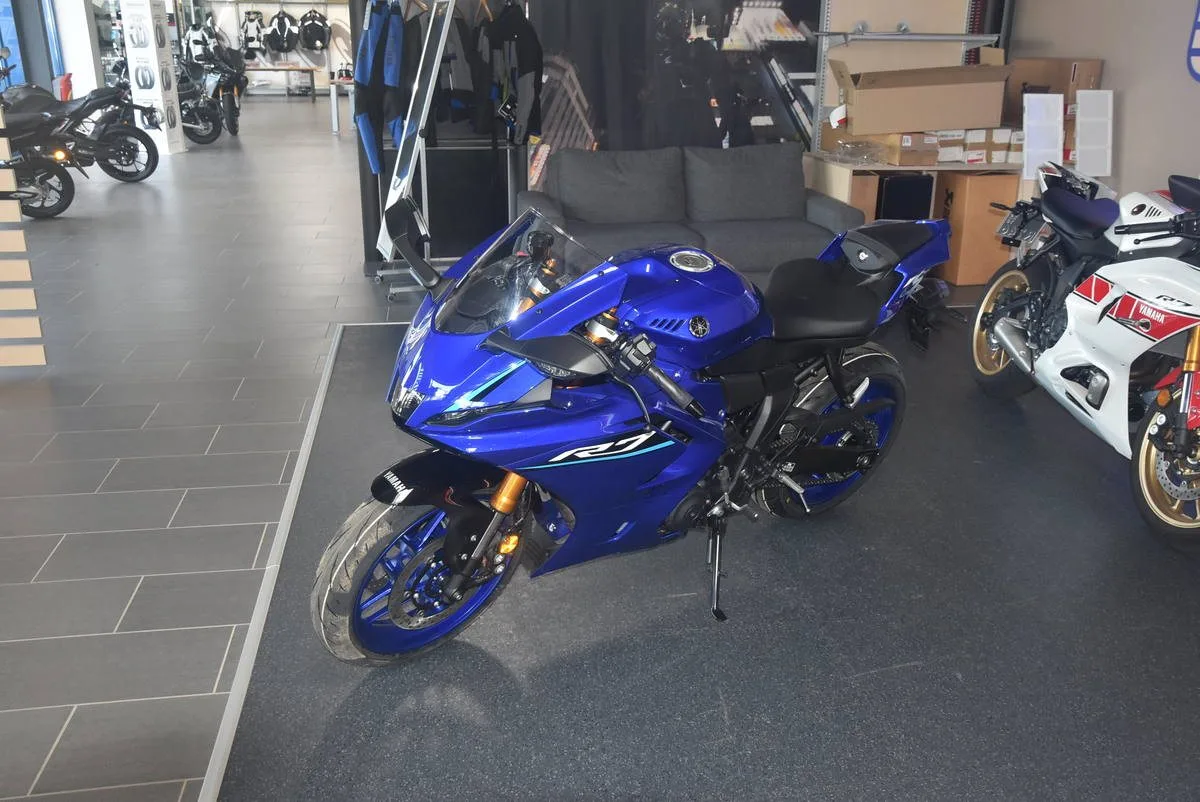 Yamaha R7