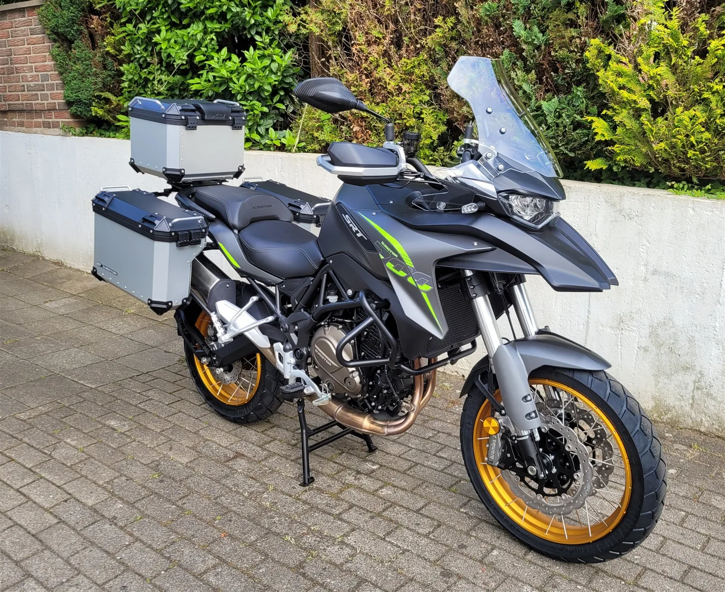 QJ Motor SRT 700 X Pro Touring