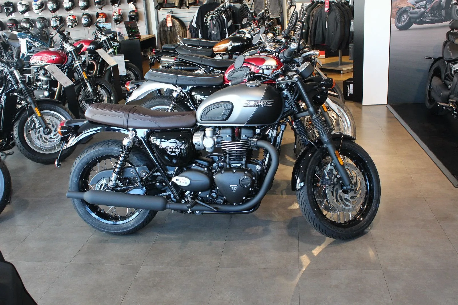 Triumph Bonneville T120 Black