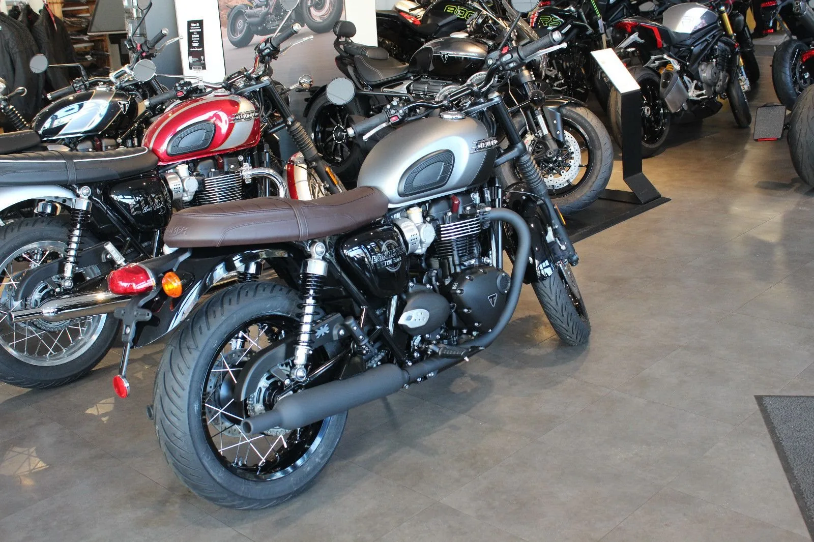 Triumph Bonneville T120 Black