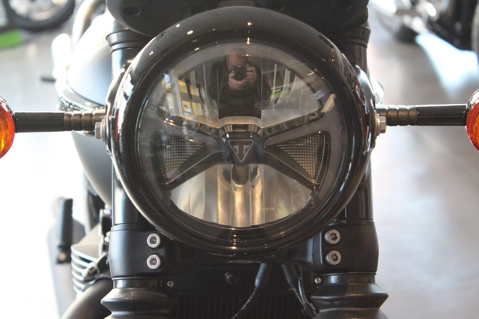 Triumph Bonneville T120 Black