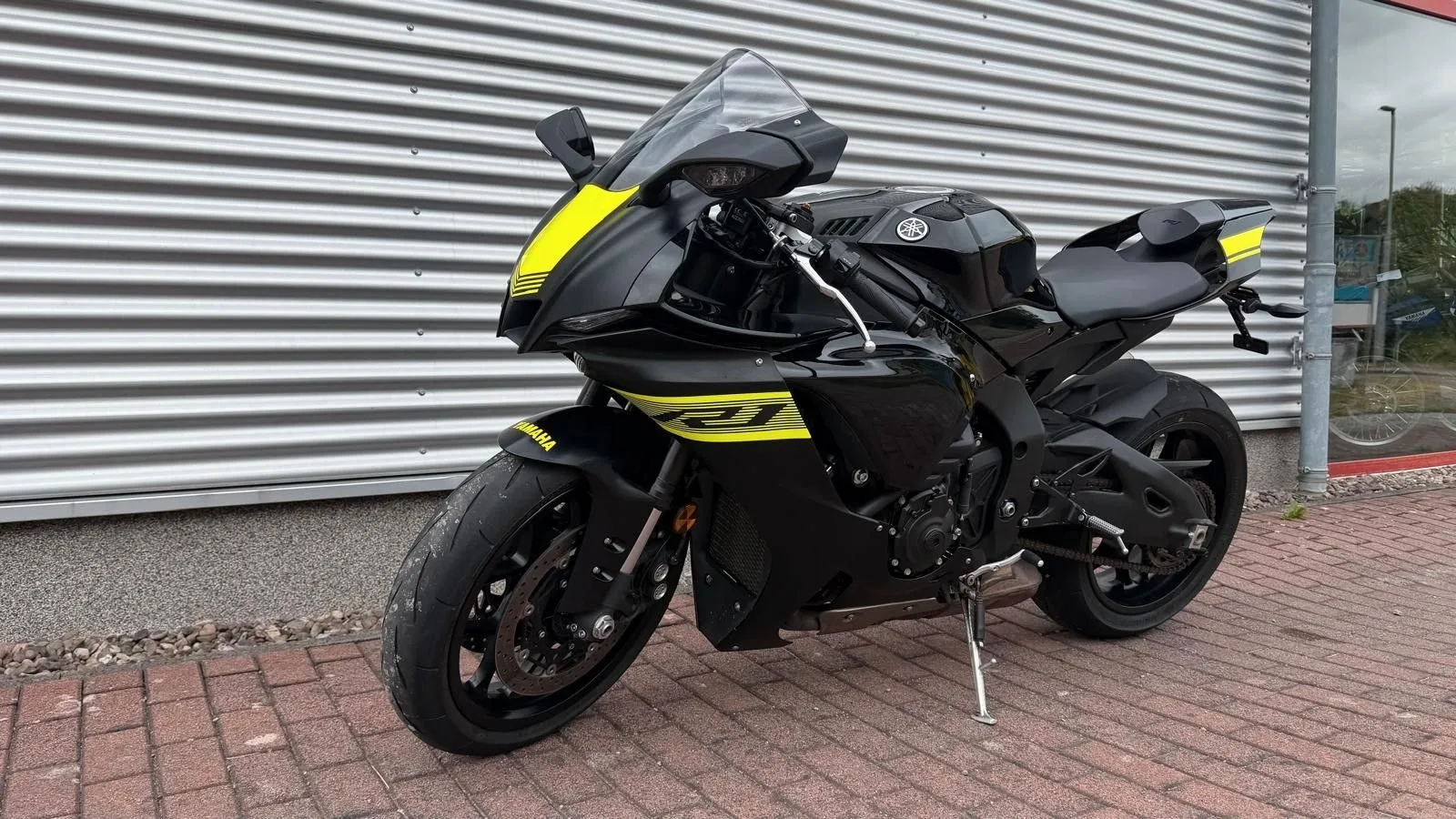 Yamaha R1