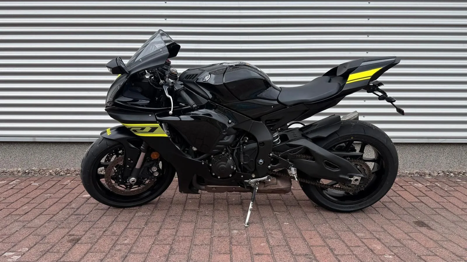 Yamaha R1