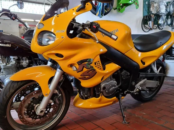 Triumph Sprint RS 955i