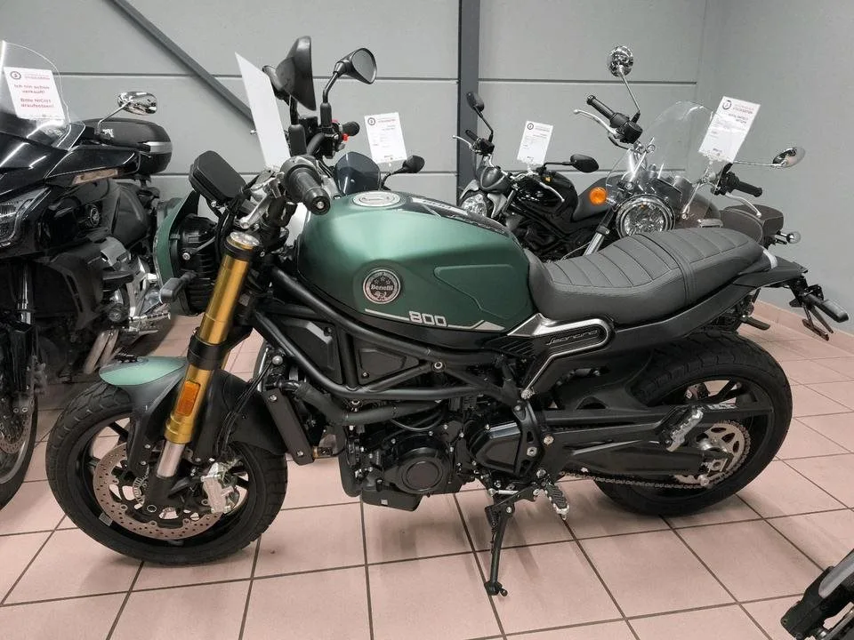 Benelli Leoncino 800