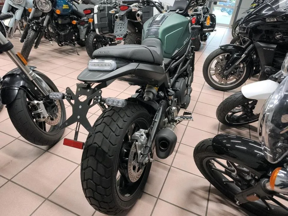 Benelli Leoncino 800