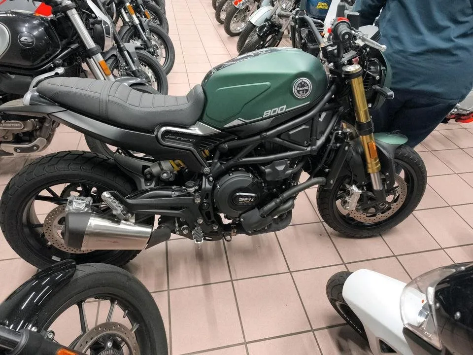 Benelli Leoncino 800
