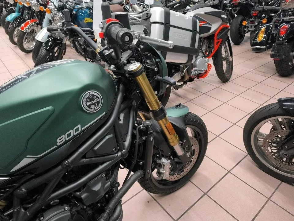 Benelli Leoncino 800