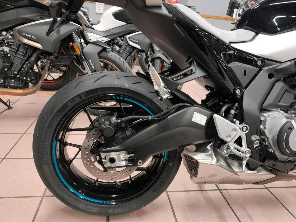 CFMOTO 675SR-R