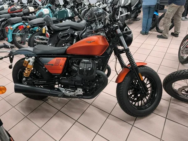 Moto Guzzi V9 Bobber Sport