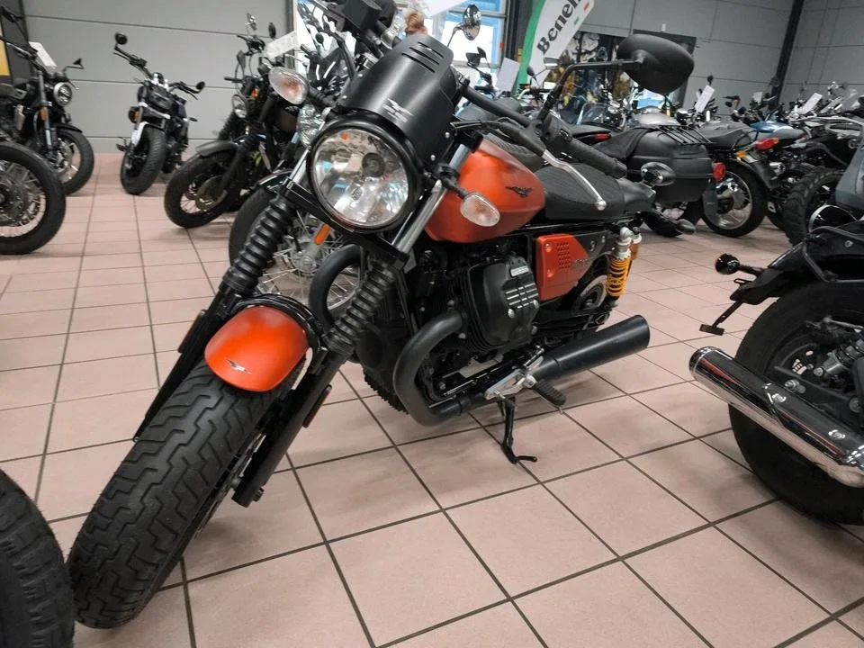 Moto Guzzi V9 Bobber Sport