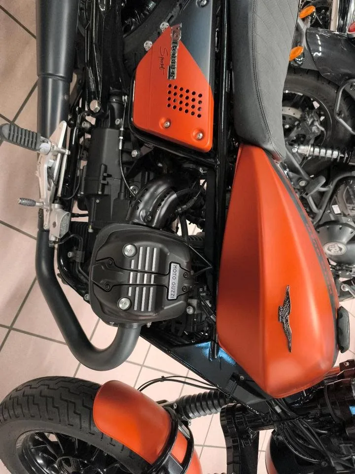 Moto Guzzi V9 Bobber Sport