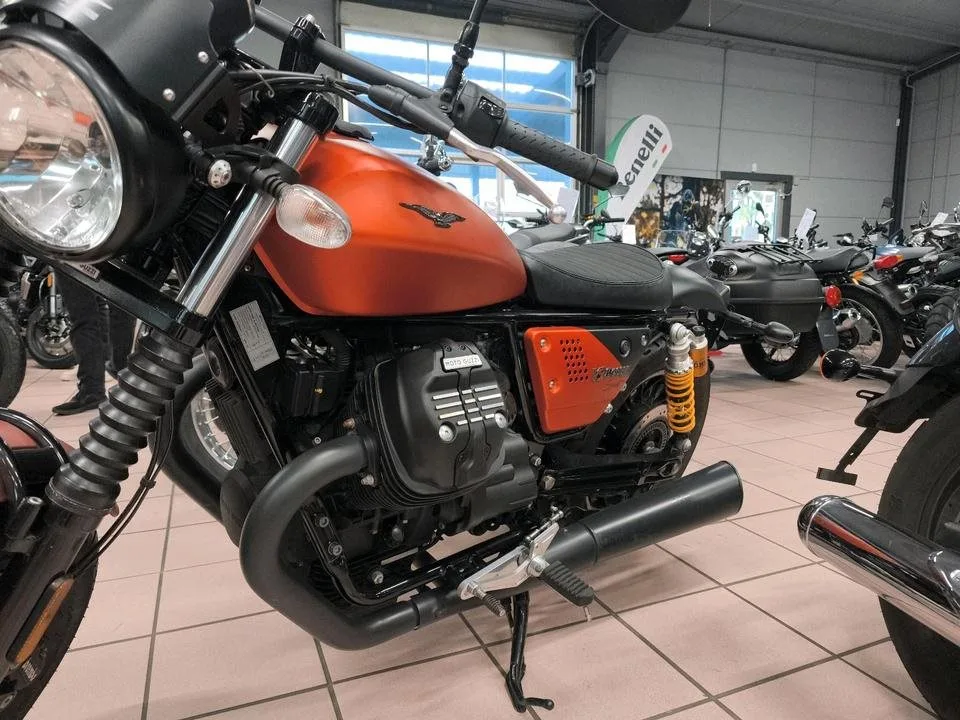Moto Guzzi V9 Bobber Sport