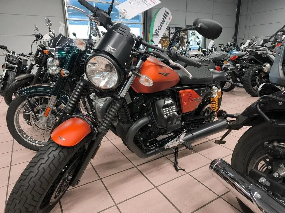Moto Guzzi V9 Bobber Sport