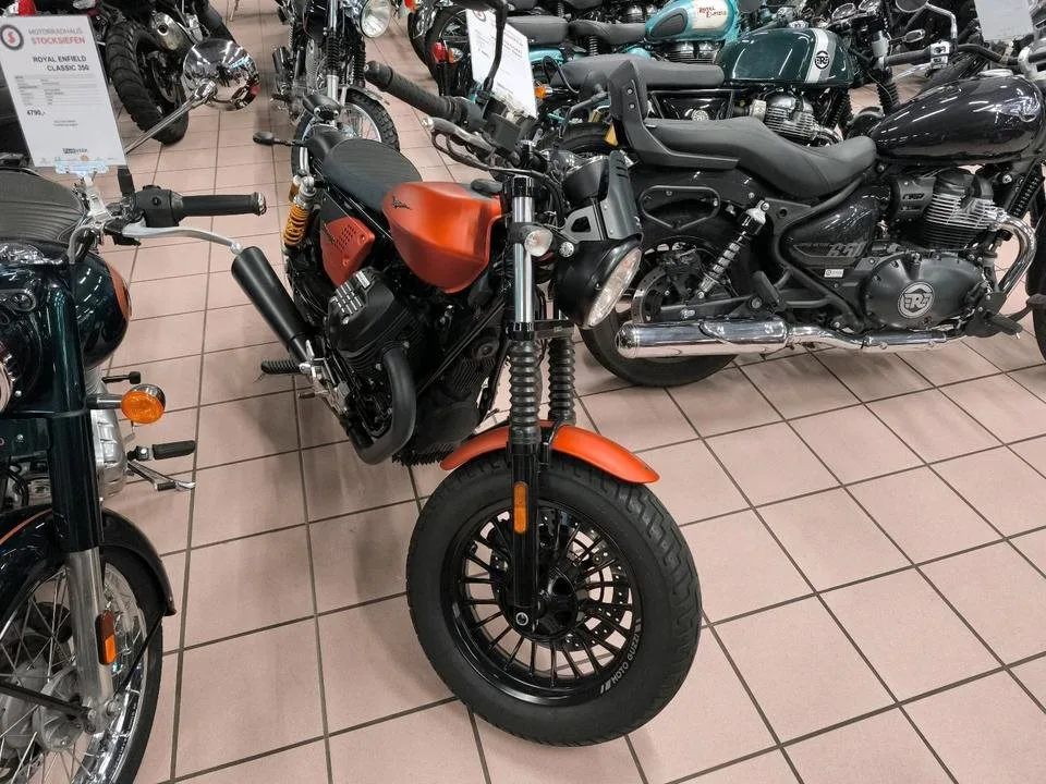 Moto Guzzi V9 Bobber Sport