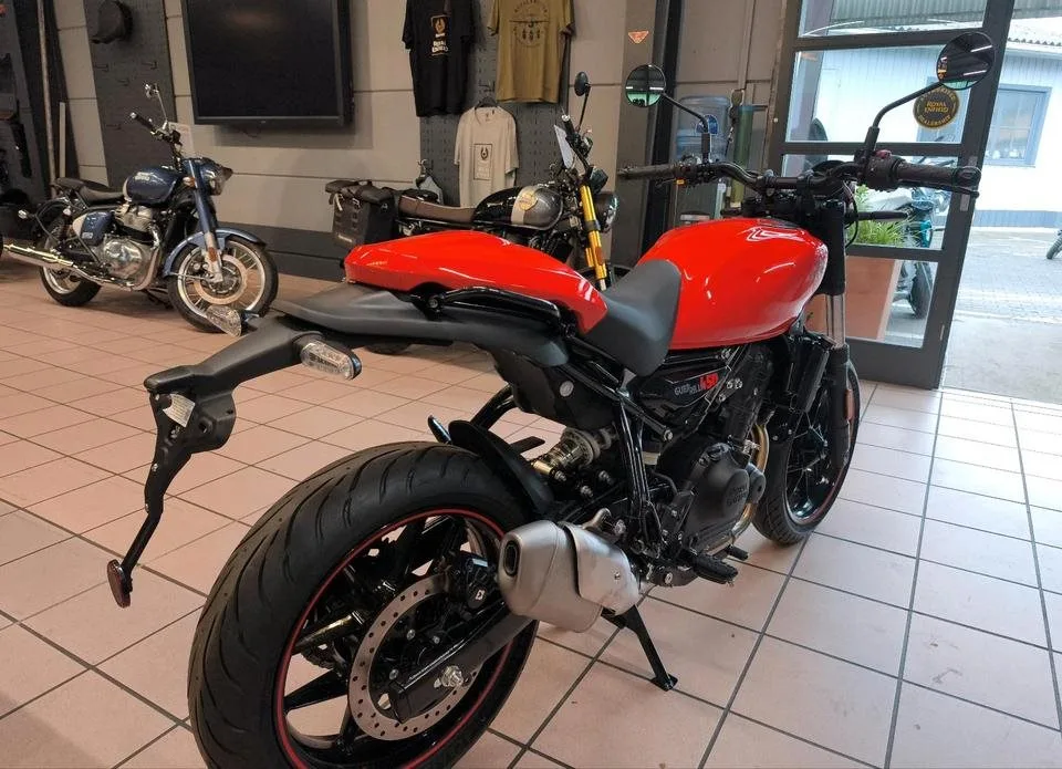 Royal Enfield Guerilla 450 APEX