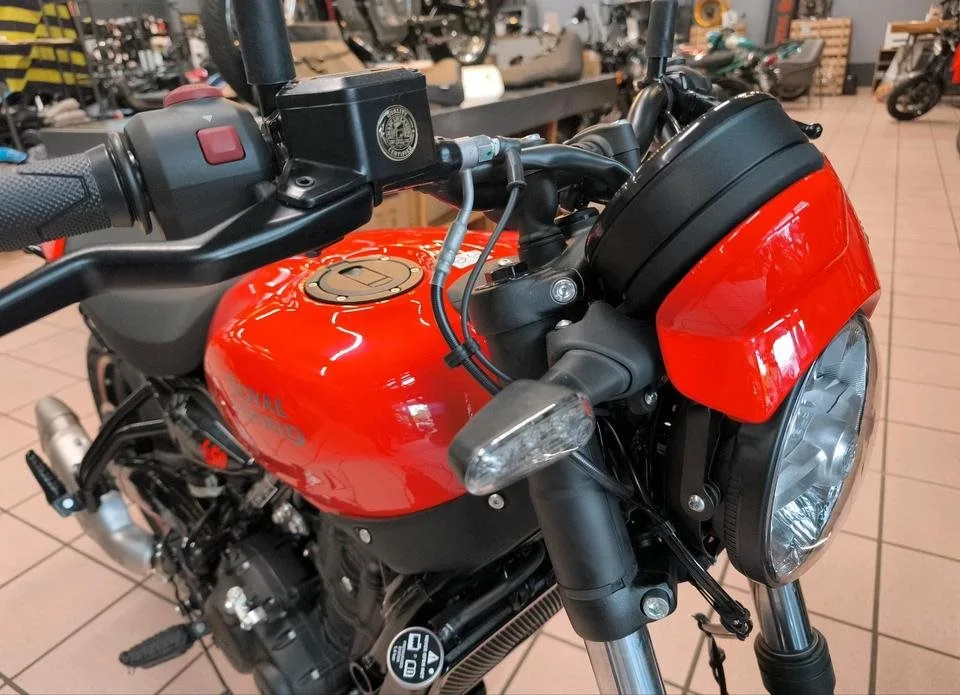 Royal Enfield Guerilla 450 APEX