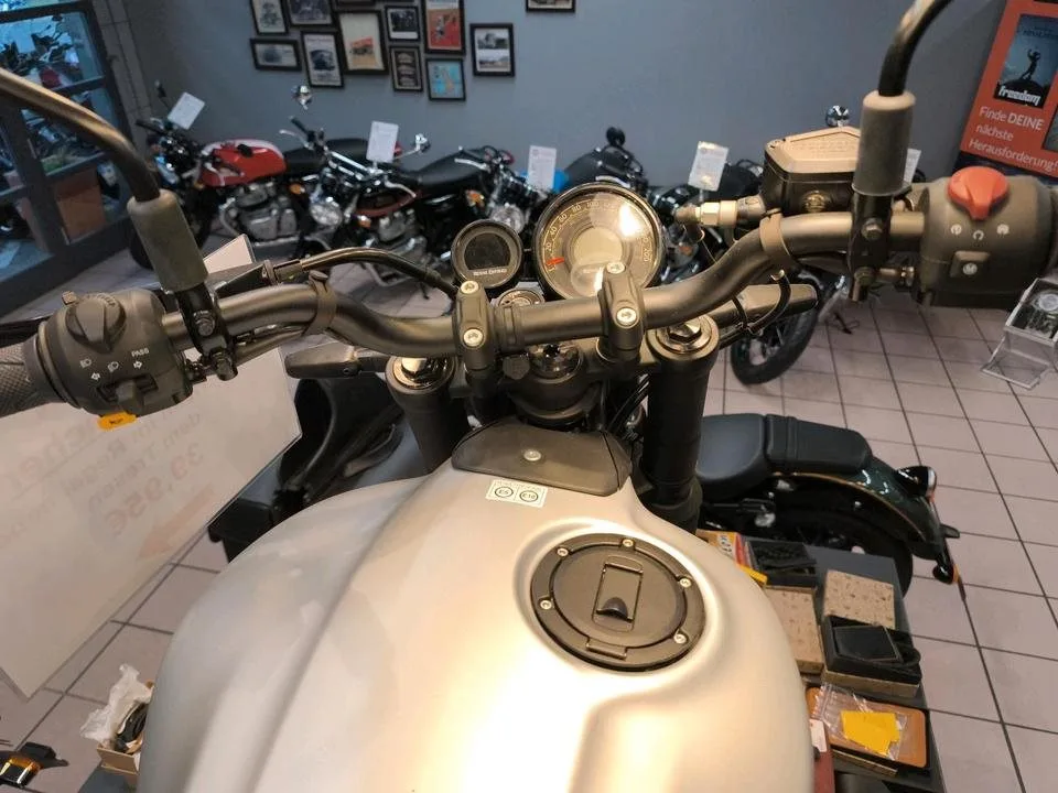 Royal Enfield Guerrilla 450