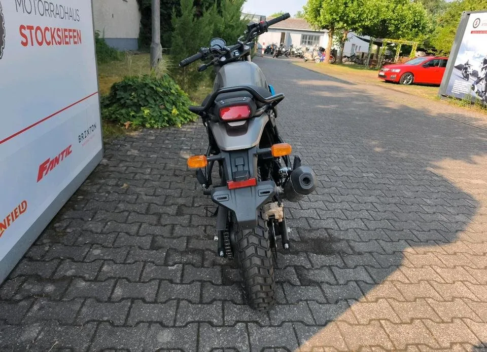 Royal Enfield Scram 411