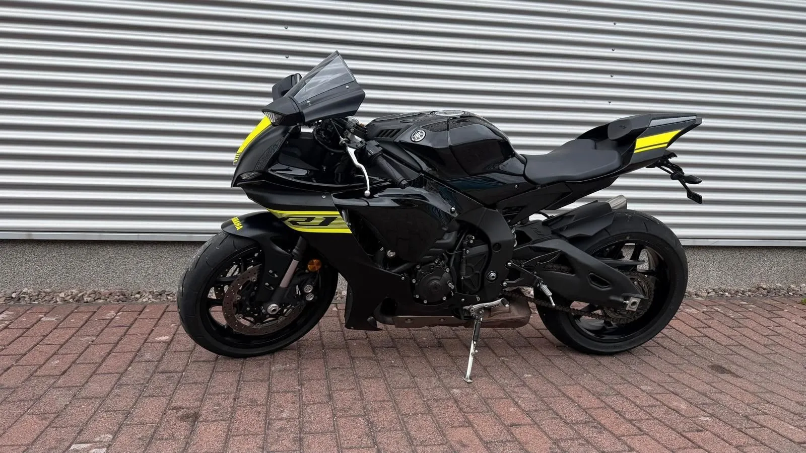 Yamaha R1