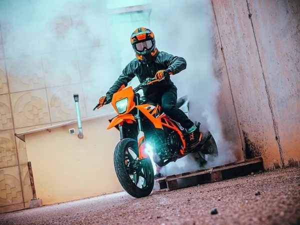KTM 125 SMC R AKTIONSPREIS + 4 Jahren Garantie