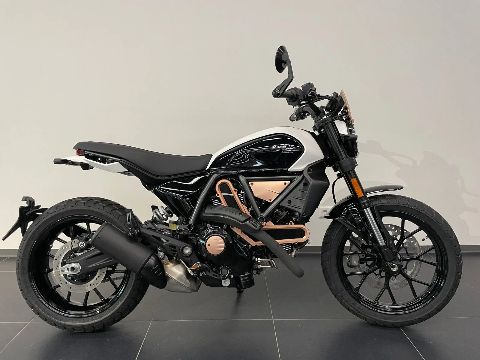 Ducati Scrambler 10° Anniversario Rizoma Edition
